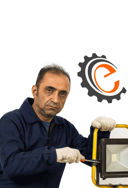 آقای محمد بابایی تعمیرکار انواع پروژکتور برق با تخصص چندین ساله در لاله زار تهران